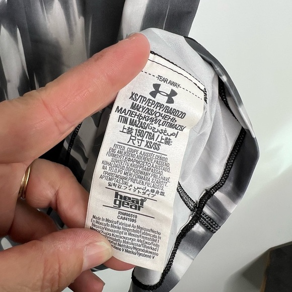 Under Armour Top - Picture 4 of 5